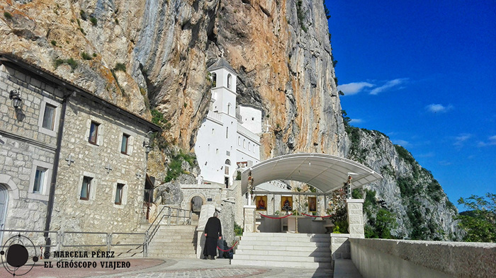 El Monasterio de Ostrog construido sobre la roca