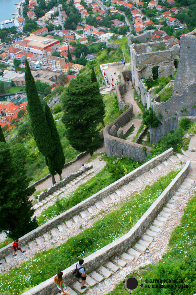 Subida a las murallas de Kotor