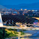 Puente Millenium sobre el río Moraca