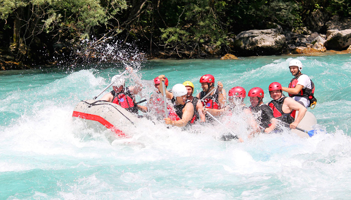 Rafting en las aguas del río Tara en Montenegro