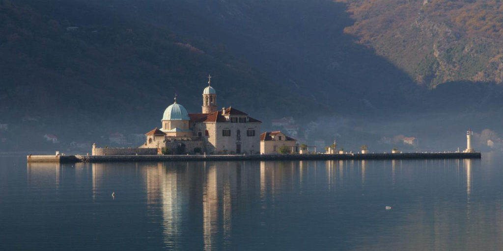 Excursiones en barco, veleo o zodiak en la bahía d eKotor